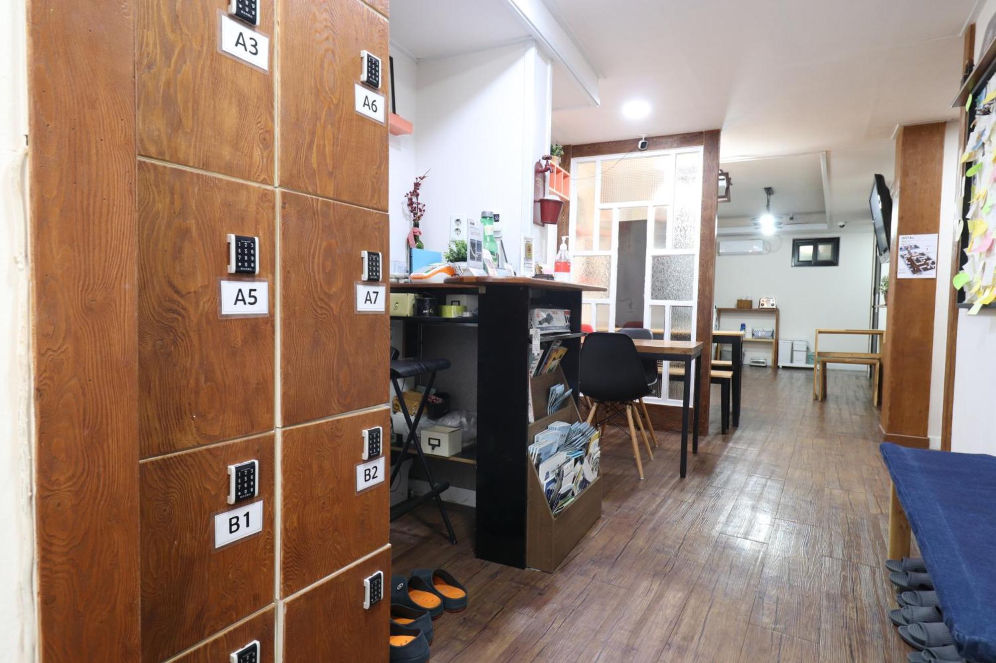 Just4U Guesthouse Seoul Exterior photo